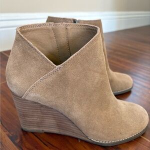 Lucky Brand Tan Suede Wedge Booties Yakeena